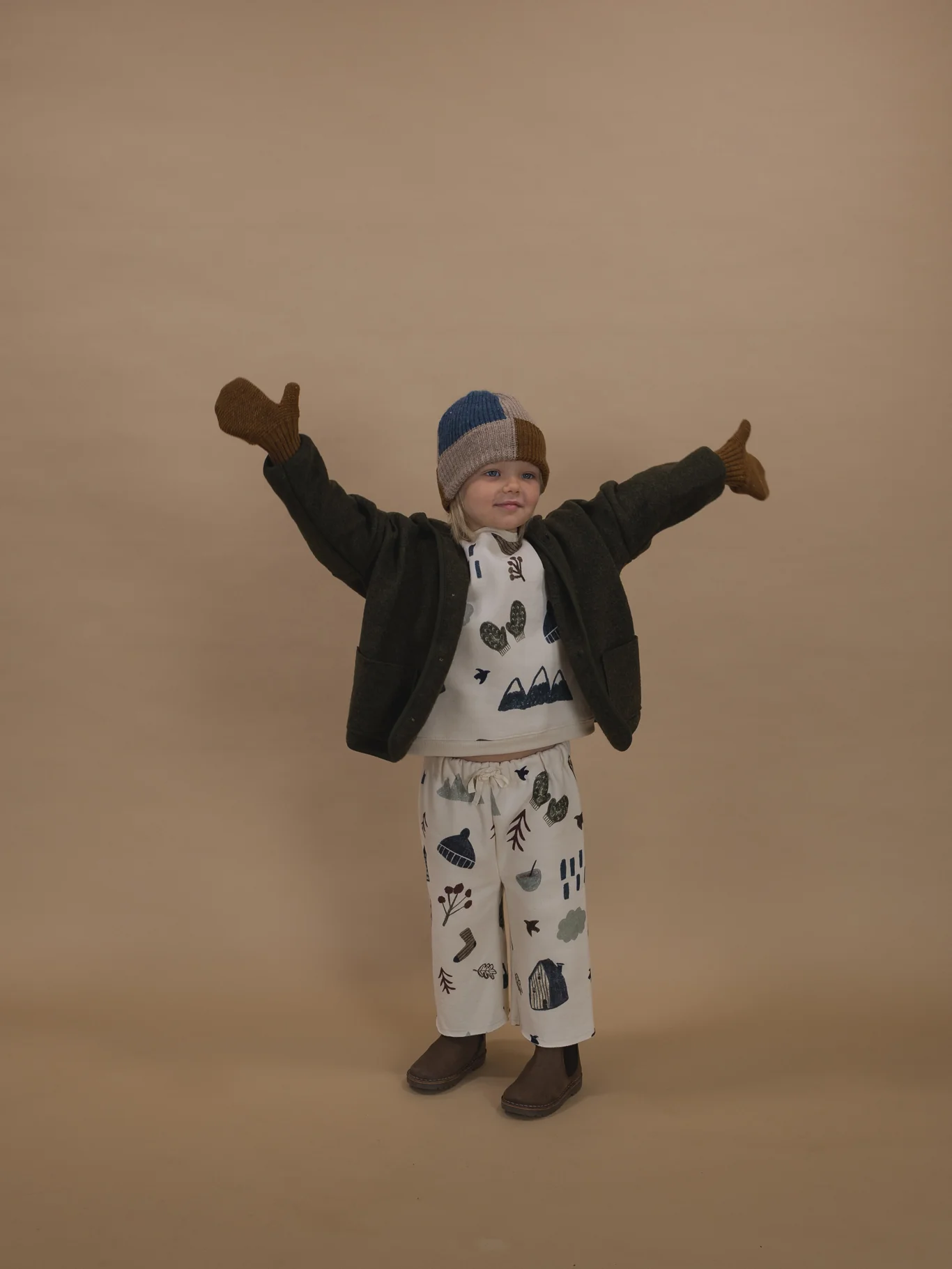 Chestnut Mittens - Image 2