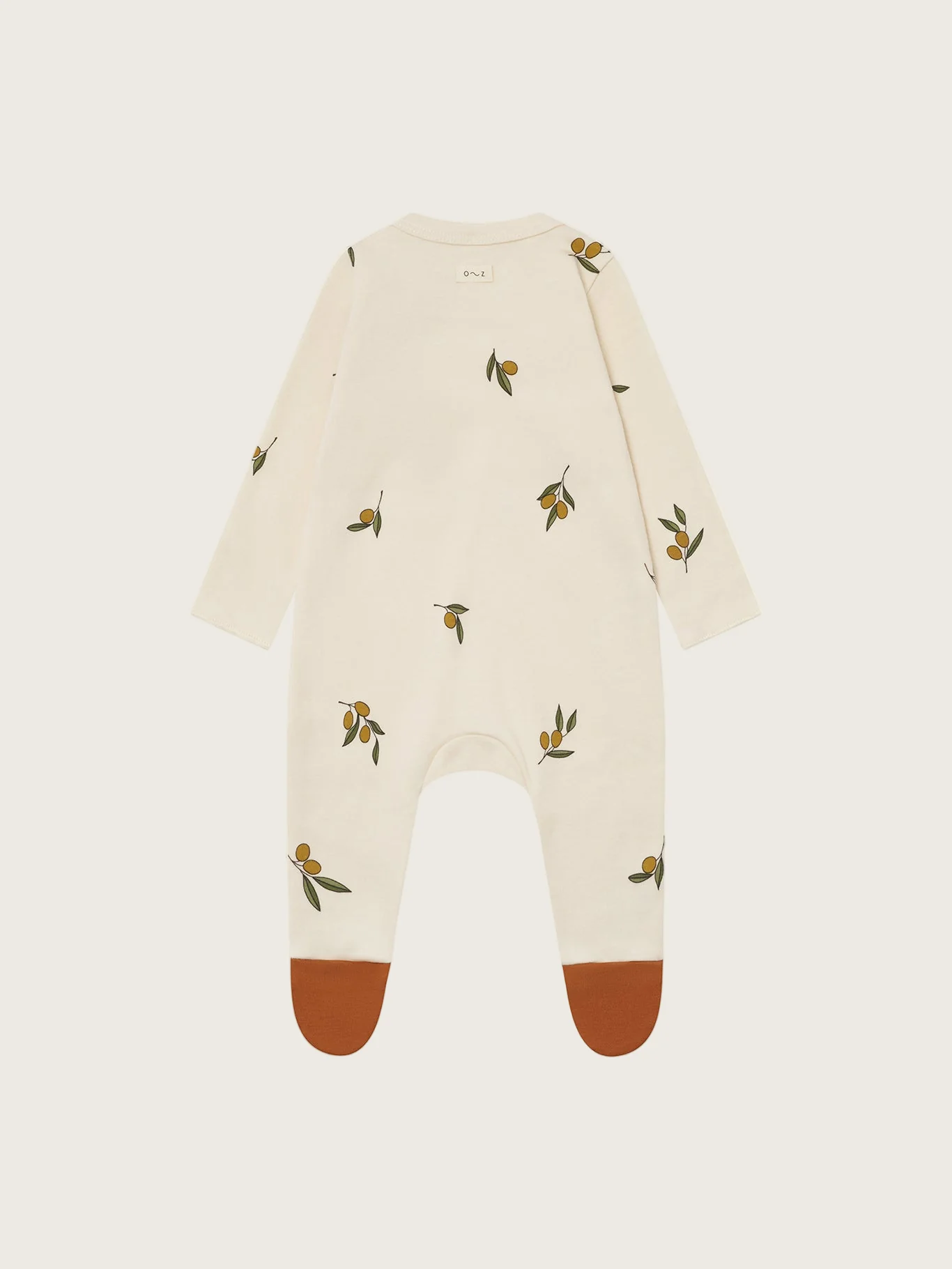 Olive Garden Suit With Contrast Feet - Image 5