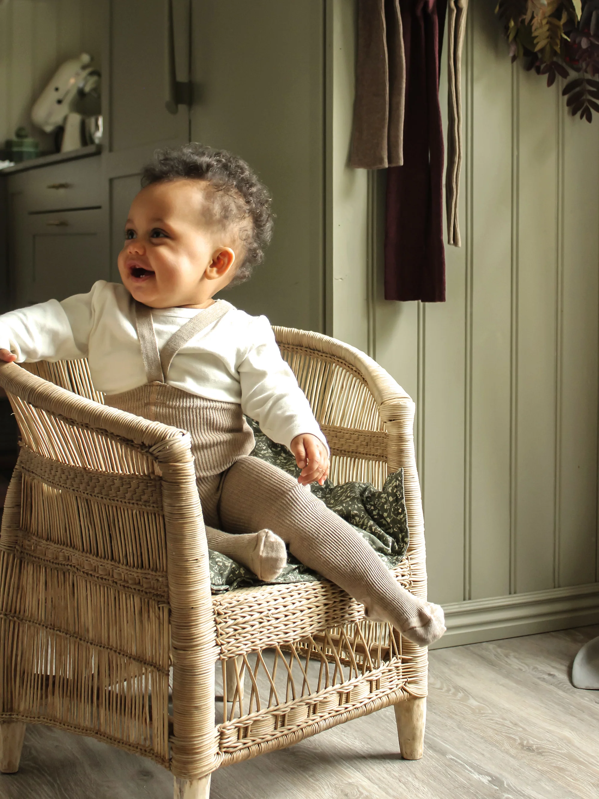 Peanut Blend Footed Tights with braces - Image 5